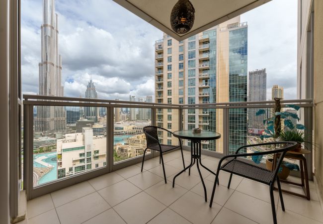 Holiday rental with balcony and direct Burj Khalifa views in Downtown Dubai