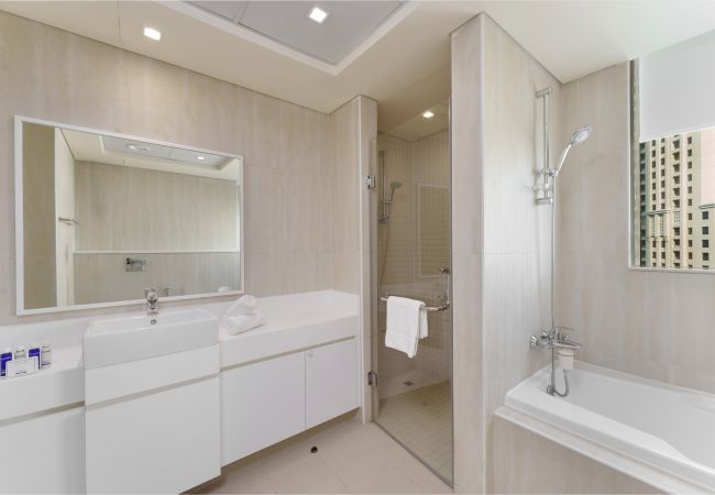 Apartment in Dubai - Stunning JBR Retreat w/ Partial Sea & Marina Views Apartment in Dubai - Stunning JBR Retreat w/ Partial Sea & Marina Views