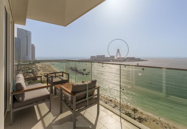 Apartment in Dubai - Coastal JBR Apt w/ Sweeping Sea & Bluewaters Views