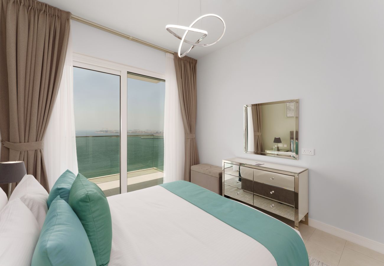 Apartment in Dubai - Coastal JBR Apt w/ Sweeping Sea & Bluewaters Views