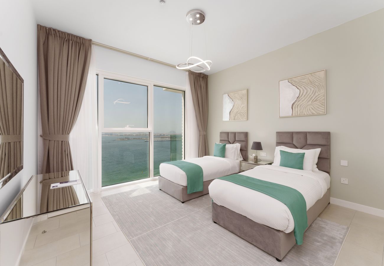 Apartment in Dubai - Coastal JBR Apt w/ Sweeping Sea & Bluewaters Views