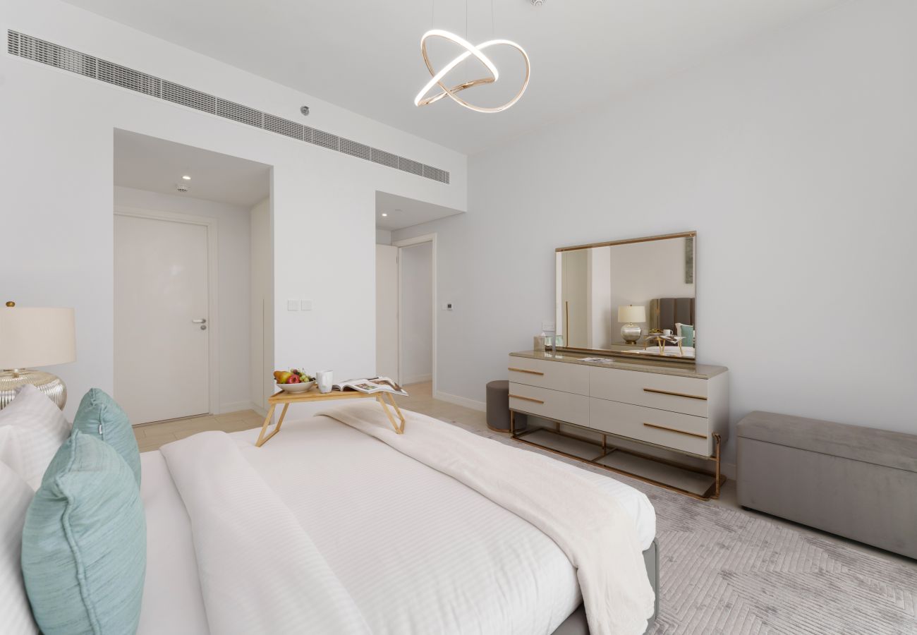 Apartment in Dubai - Coastal JBR Apt w/ Sweeping Sea & Bluewaters Views