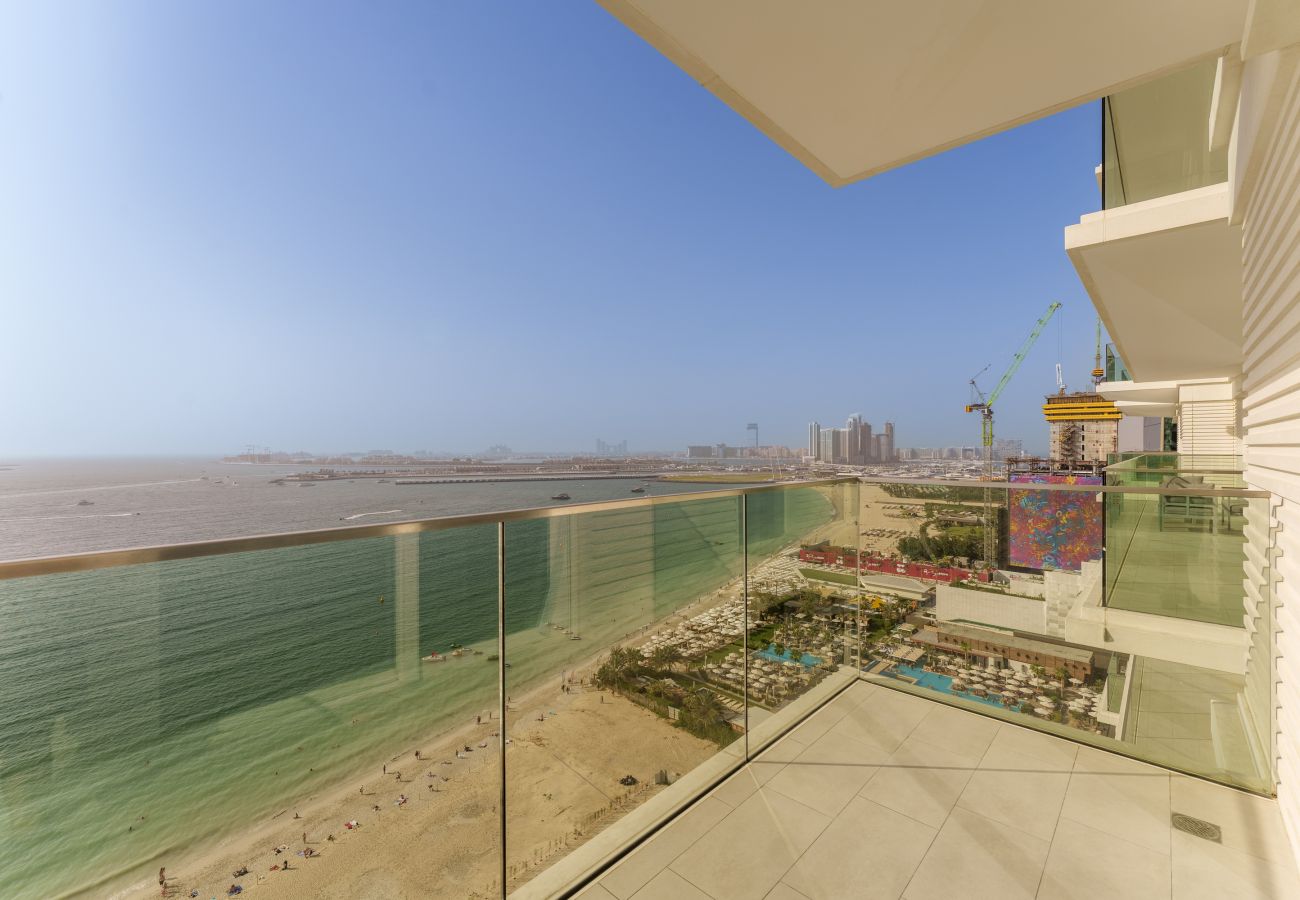 Apartment in Dubai - Coastal JBR Apt w/ Sweeping Sea & Bluewaters Views