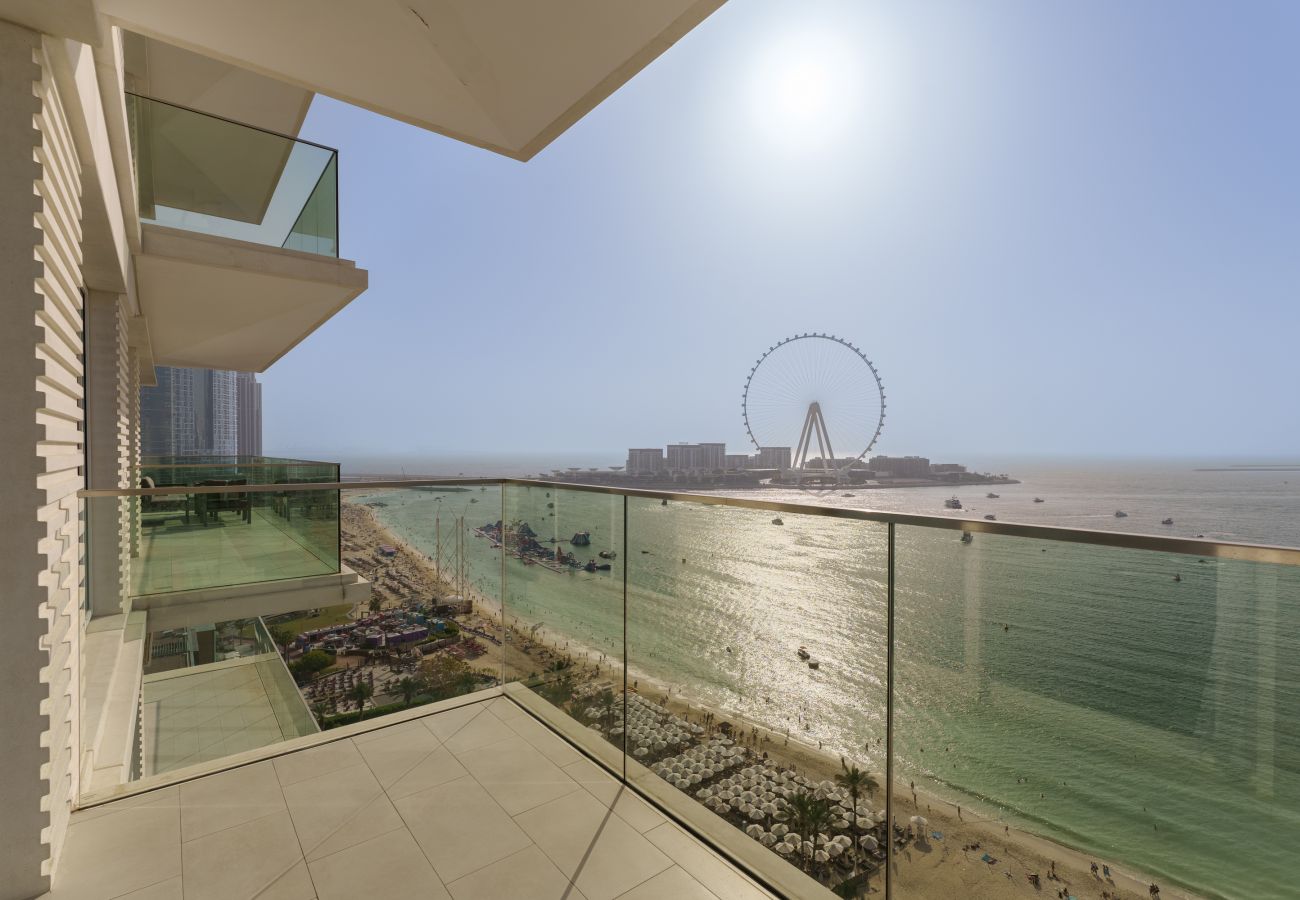 Apartment in Dubai - Coastal JBR Apt w/ Sweeping Sea & Bluewaters Views