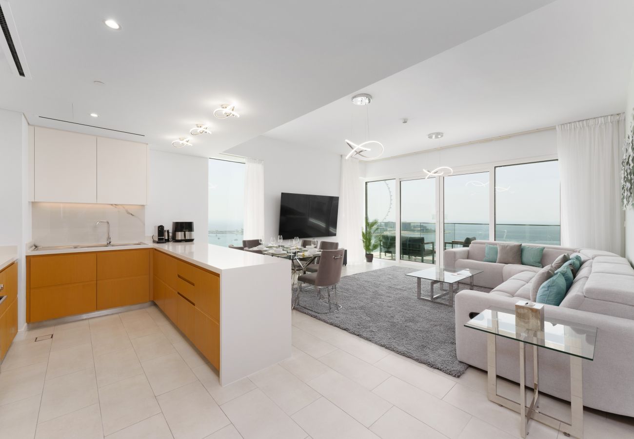 Apartment in Dubai - Coastal JBR Apt w/ Sweeping Sea & Bluewaters Views