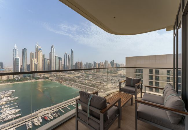 Exclusive holiday rental with breathtaking views in Emaar Beachfront Dubai