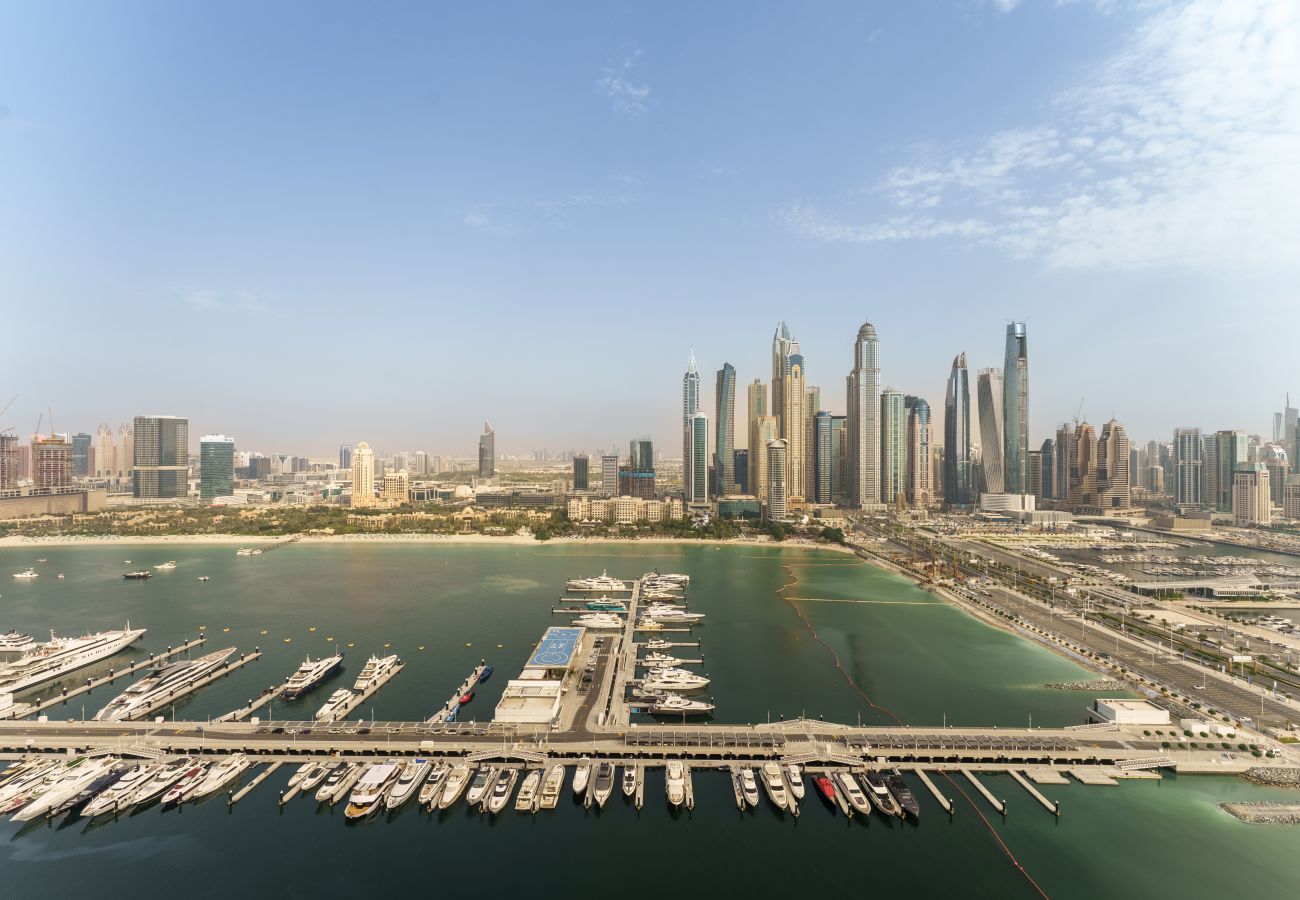 Apartment in Dubai - Exclusive Apt w/ Unmatched Dubai Marina Vistas