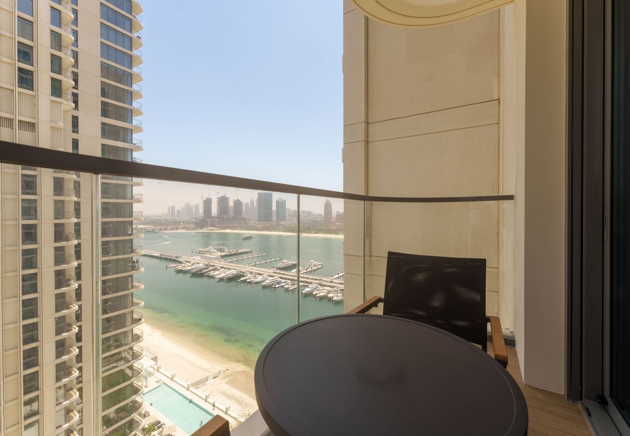 Apartment in Dubai - Upscale Apt w/ Dubai Marina & Palm Views