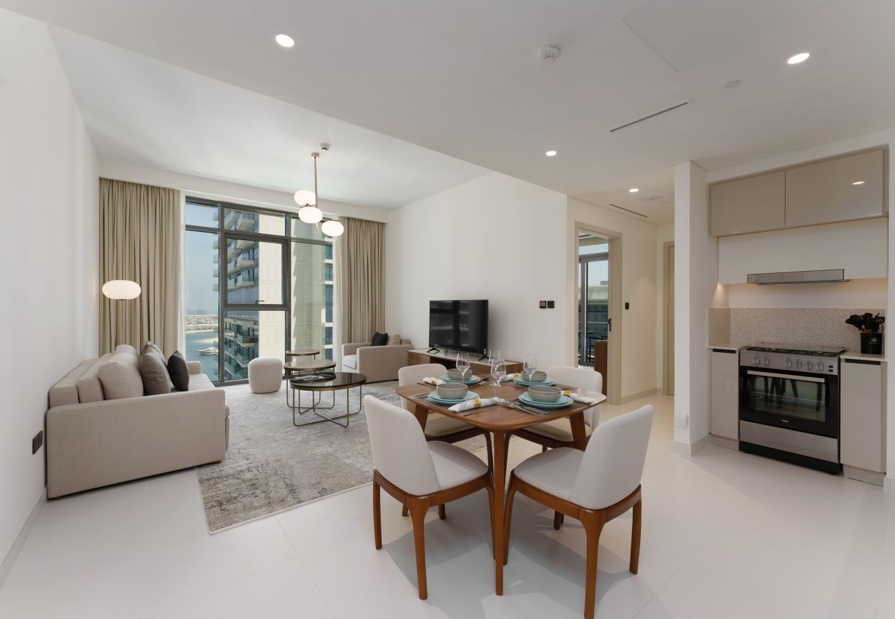 Upscale holiday rental with partial sea views in Emaar Beachfront Dubai