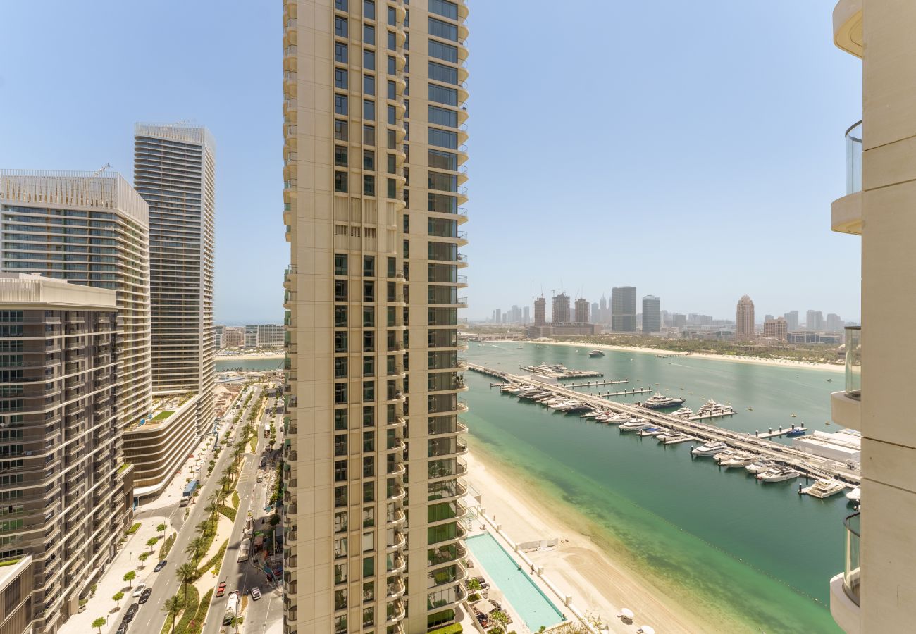 Apartment in Dubai - Upscale Apt w/ Dubai Marina & Palm Views