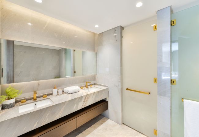 Apartment in Dubai - Elegant Apt w/ Sea Views at FIVE Palm Jumeirah  Apartment in Dubai - Elegant Apt w/ Sea Views at FIVE Palm Jumeirah