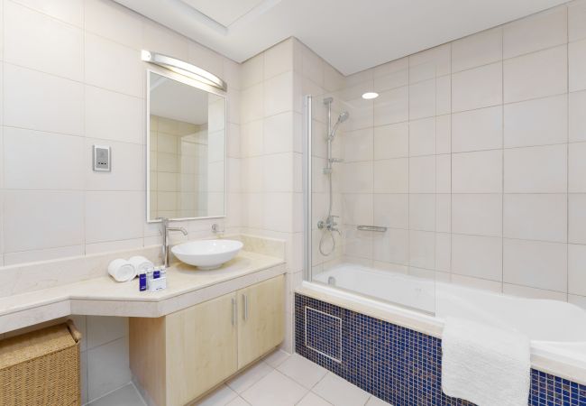 Apartment in Dubai - Elegant Coastal Apt on Palm Jumeirah Apartment in Dubai - Elegant Coastal Apt on Palm Jumeirah