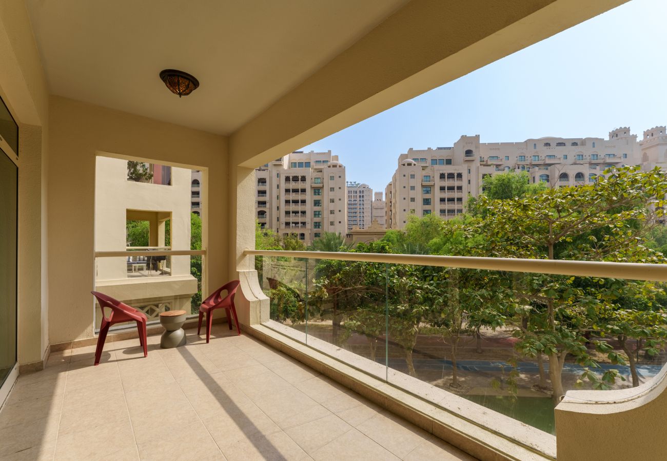 Apartment in Dubai - Elegant Coastal Apt on Palm Jumeirah