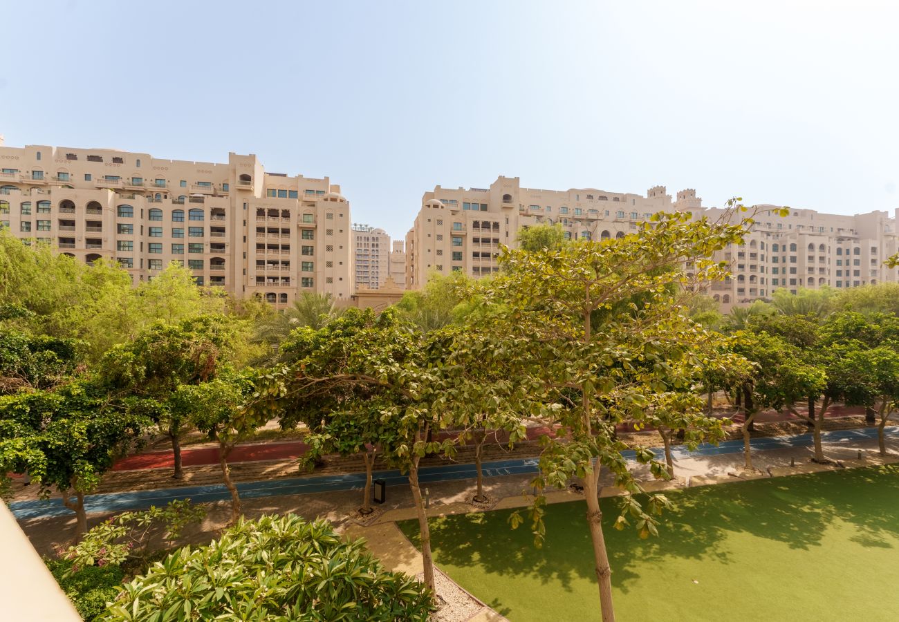 Apartment in Dubai - Elegant Coastal Apt on Palm Jumeirah