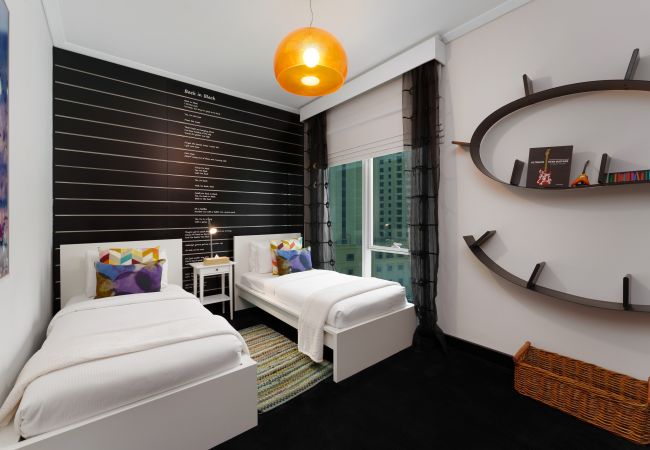 Apartment in Dubai - Cosmopolitan Apt w/ Scenic Dubai Marina Vws Apartment in Dubai - Cosmopolitan Apt w/ Scenic Dubai Marina Vws