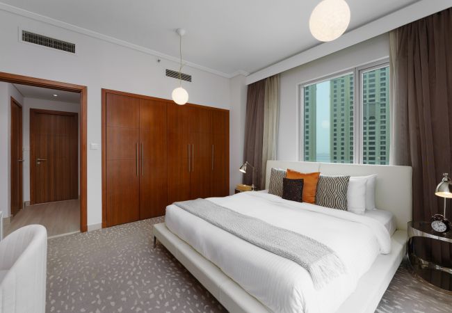Apartment in Dubai - Cosmopolitan Apt w/ Scenic Dubai Marina Vws Apartment in Dubai - Cosmopolitan Apt w/ Scenic Dubai Marina Vws