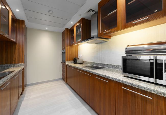 Apartment in Dubai - Cosmopolitan Apt w/ Scenic Dubai Marina Vws Apartment in Dubai - Cosmopolitan Apt w/ Scenic Dubai Marina Vws