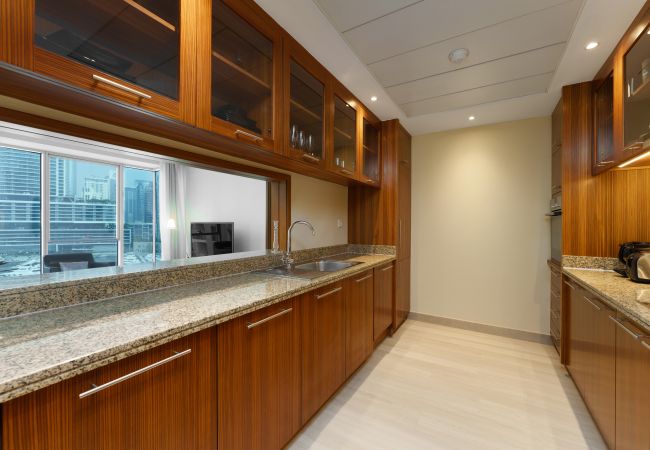 Apartment in Dubai - Cosmopolitan Apt w/ Scenic Dubai Marina Vws Apartment in Dubai - Cosmopolitan Apt w/ Scenic Dubai Marina Vws