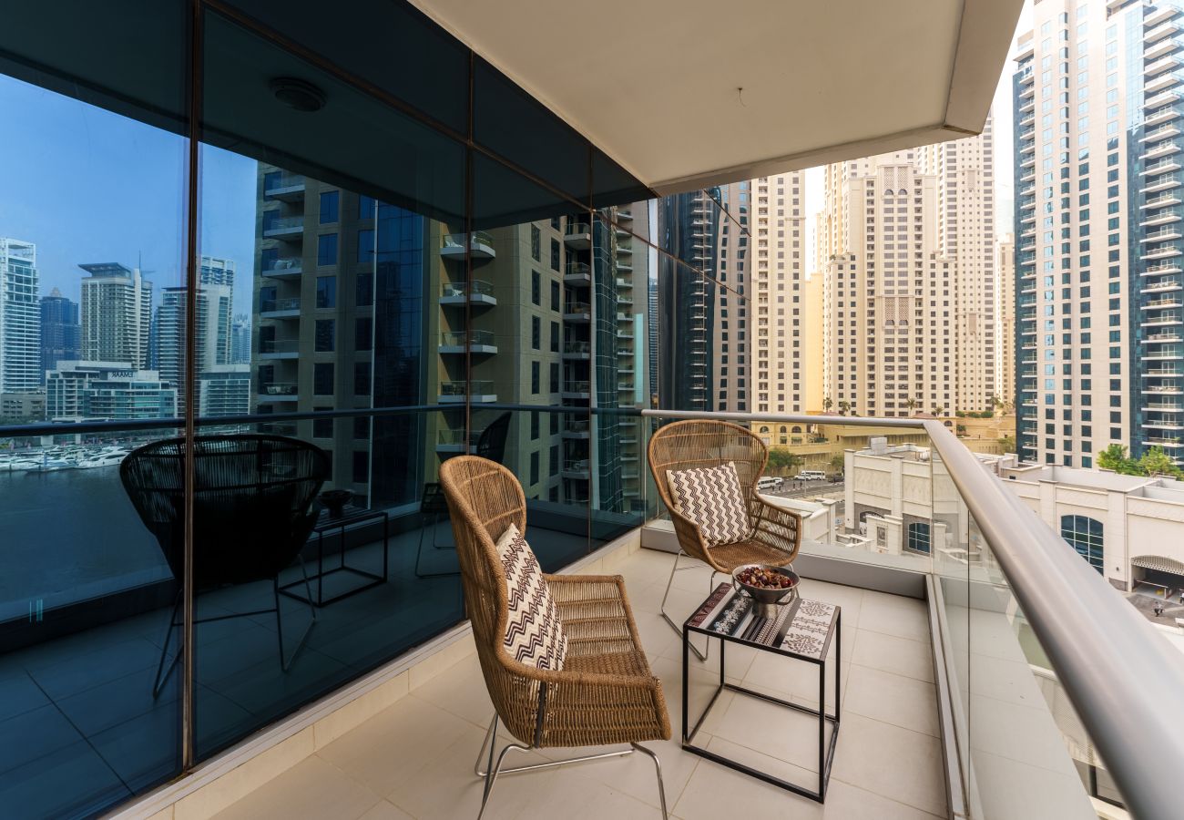 Apartment in Dubai - Cosmopolitan Apt w/ Scenic Dubai Marina Vws