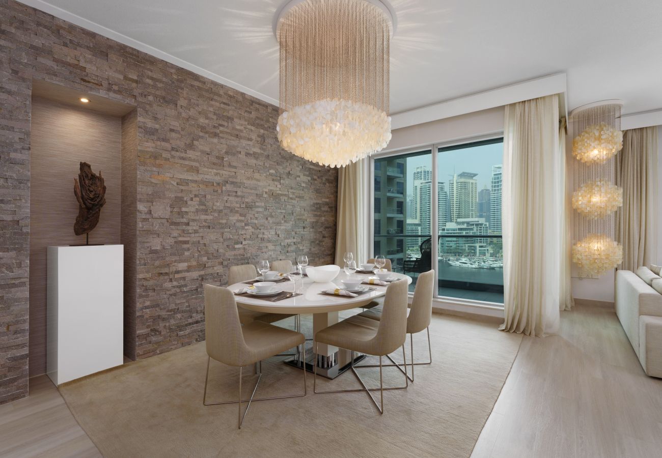 Apartment in Dubai - Cosmopolitan Apt w/ Scenic Dubai Marina Vws