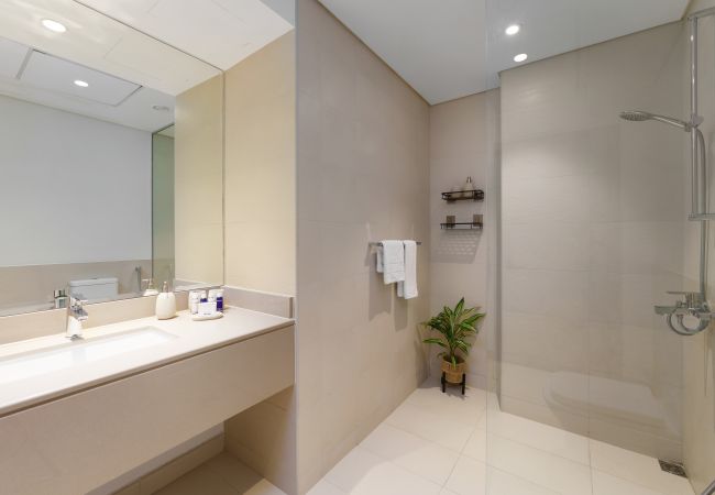 Apartment in Abu Dhabi - Charming Retreat w/ Panoramic Views on Yas Island Apartment in Abu Dhabi - Charming Retreat w/ Panoramic Views on Yas Island