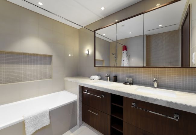 Apartment in Dubai - Inviting Apt w/ Fabulous Dubai Canal & Skyline Vws Apartment in Dubai - Inviting Apt w/ Fabulous Dubai Canal & Skyline Vws