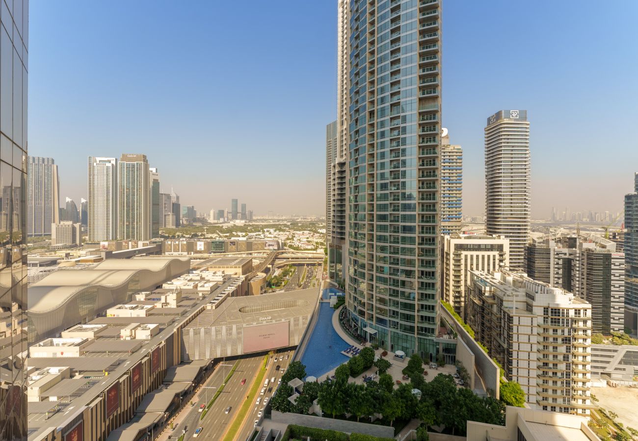 Panoramic holiday rental with Dubai skyline views in Dubai