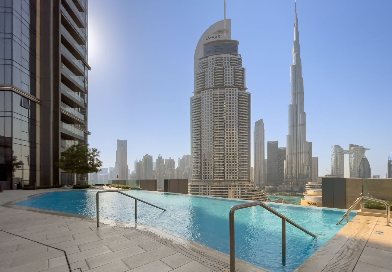 Apartment in Dubai - Inviting Apt w/ Fabulous Dubai Canal & Skyline Vws