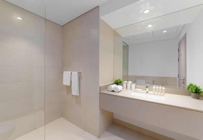 Apartment in Abu Dhabi -  Exquisite Living w/ Scenic Canal Vws on Yas Island  Apartment in Abu Dhabi -  Exquisite Living w/ Scenic Canal Vws on Yas Island