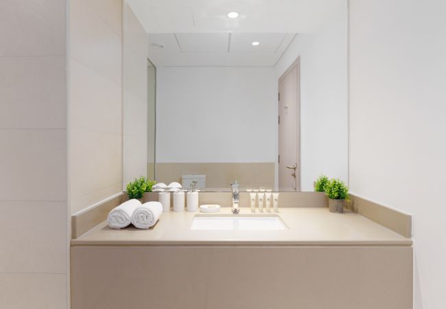 Apartment in Abu Dhabi -  Exquisite Living w/ Scenic Canal Vws on Yas Island  Apartment in Abu Dhabi -  Exquisite Living w/ Scenic Canal Vws on Yas Island