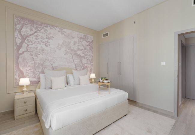 Apartment in Abu Dhabi -  Exquisite Living w/ Scenic Canal Vws on Yas Island  Apartment in Abu Dhabi -  Exquisite Living w/ Scenic Canal Vws on Yas Island