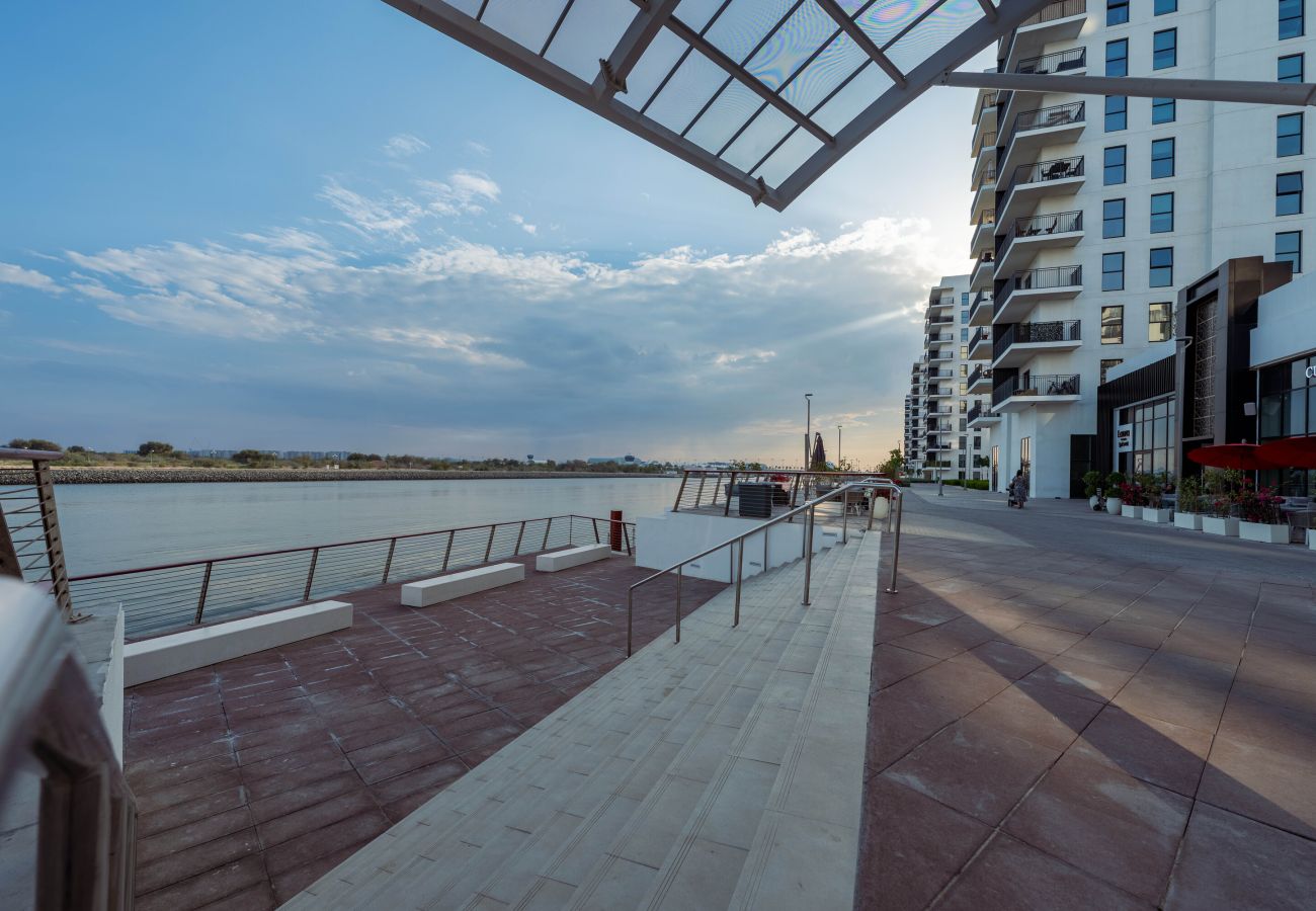 Apartment in Abu Dhabi -  Exquisite Living w/ Scenic Canal Vws on Yas Island 