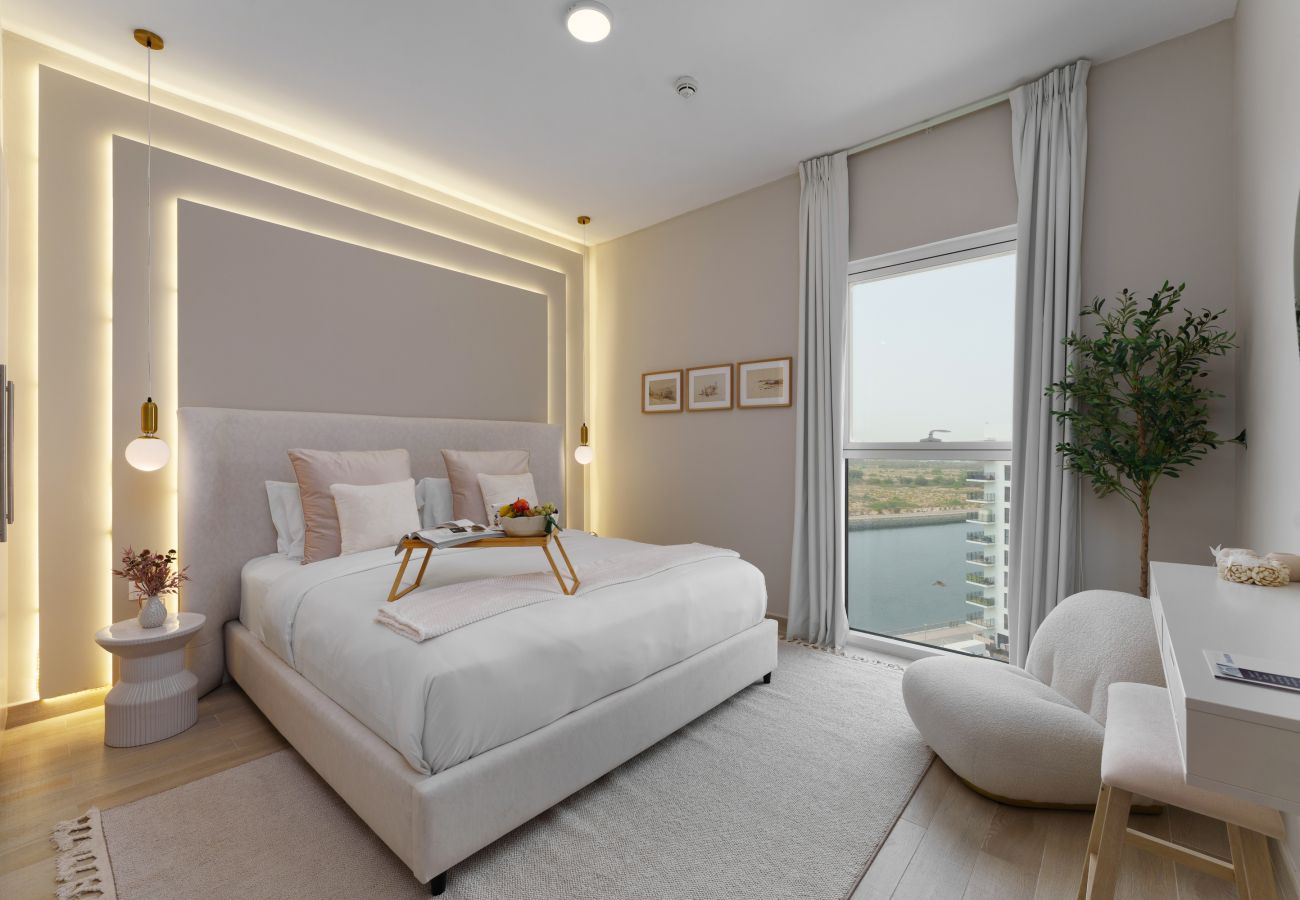 Apartment in Abu Dhabi -  Exquisite Living w/ Scenic Canal Vws on Yas Island 