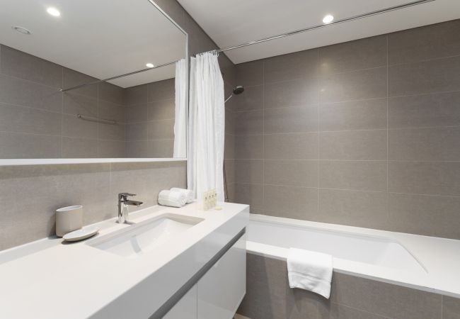 Apartment in Dubai - Elevated Living w/ Spectacular Burj Khalifa Views Apartment in Dubai - Elevated Living w/ Spectacular Burj Khalifa Views