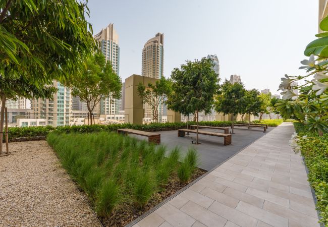 Apartment in Dubai - Elevated Living w/ Spectacular Burj Khalifa Views Apartment in Dubai - Elevated Living w/ Spectacular Burj Khalifa Views