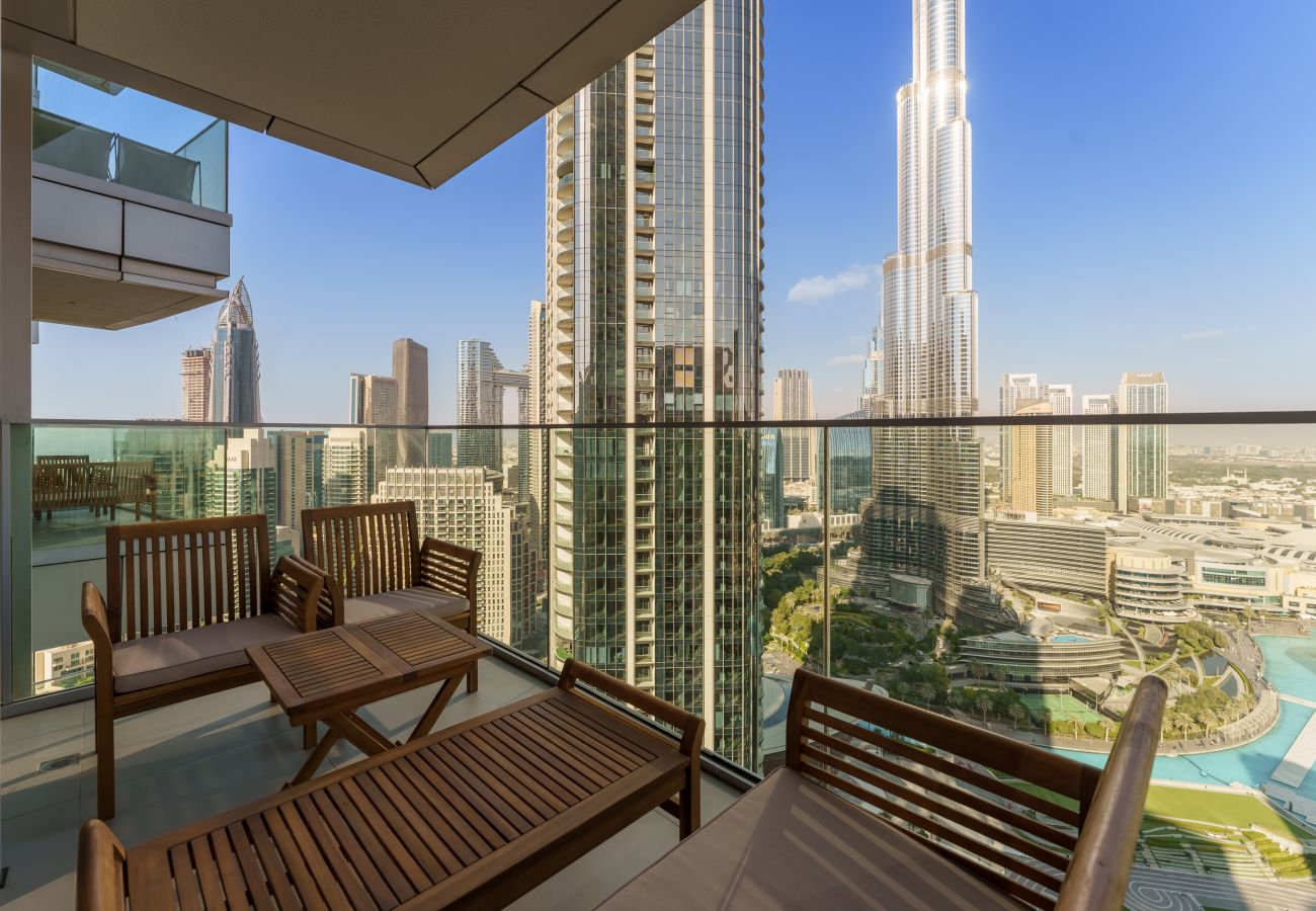 Ultimate holiday rental livingwith a large balcony and stunning Burj Khalifa views in Downtown Dubai