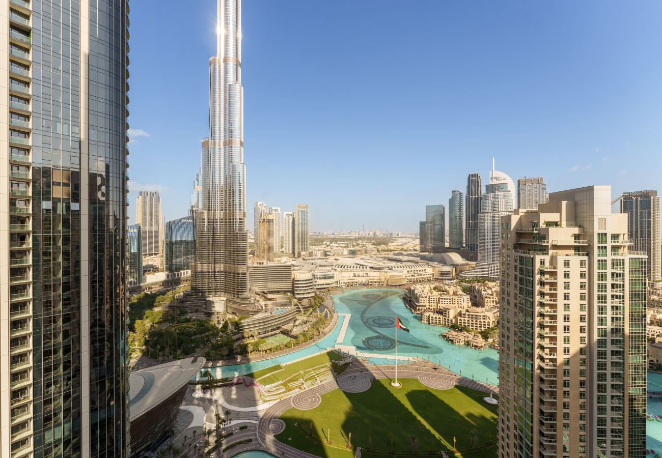 Apartment in Dubai - Ultimate Living w/ Front-Row Views of Burj Khalifa & Dubai Fountains