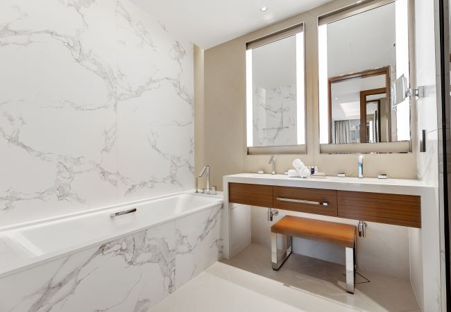 Apartment in Dubai - Luxury Apt w/ Spectacular Burj Khalifa Views Apartment in Dubai - Luxury Apt w/ Spectacular Burj Khalifa Views