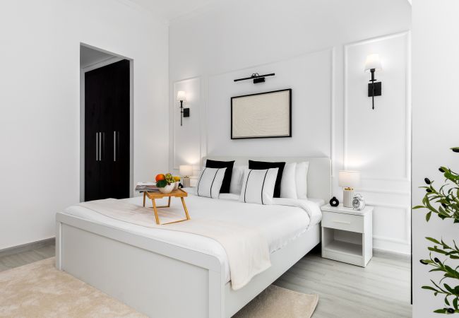 Apartment in Dubai - Sleek Stay in Dubai Marina’s Famous Twisting Tower Apartment in Dubai - Sleek Stay in Dubai Marina’s Famous Twisting Tower