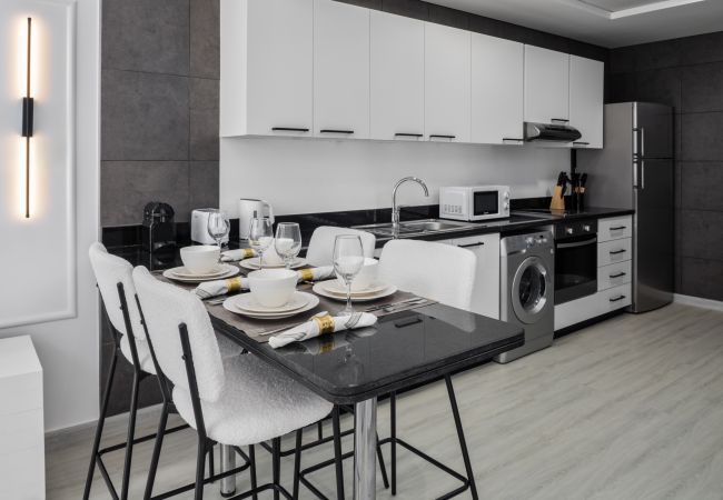 Apartment in Dubai - Sleek Stay in Dubai Marina’s Famous Twisting Tower Apartment in Dubai - Sleek Stay in Dubai Marina’s Famous Twisting Tower