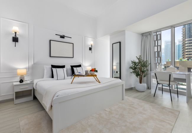 Apartment in Dubai - Sleek Stay in Dubai Marina’s Famous Twisting Tower Apartment in Dubai - Sleek Stay in Dubai Marina’s Famous Twisting Tower