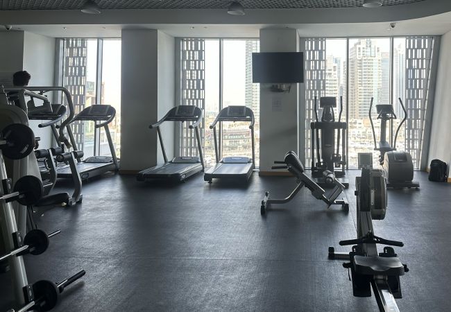 Apartment in Dubai - Sleek Stay in Dubai Marina’s Famous Twisting Tower Apartment in Dubai - Sleek Stay in Dubai Marina’s Famous Twisting Tower