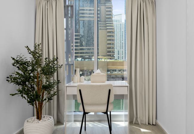 Apartment in Dubai - Sleek Stay in Dubai Marina’s Famous Twisting Tower Apartment in Dubai - Sleek Stay in Dubai Marina’s Famous Twisting Tower