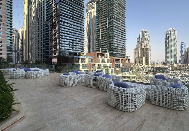 Apartment in Dubai - Sleek Stay in Dubai Marina’s Famous Twisting Tower Apartment in Dubai - Sleek Stay in Dubai Marina’s Famous Twisting Tower