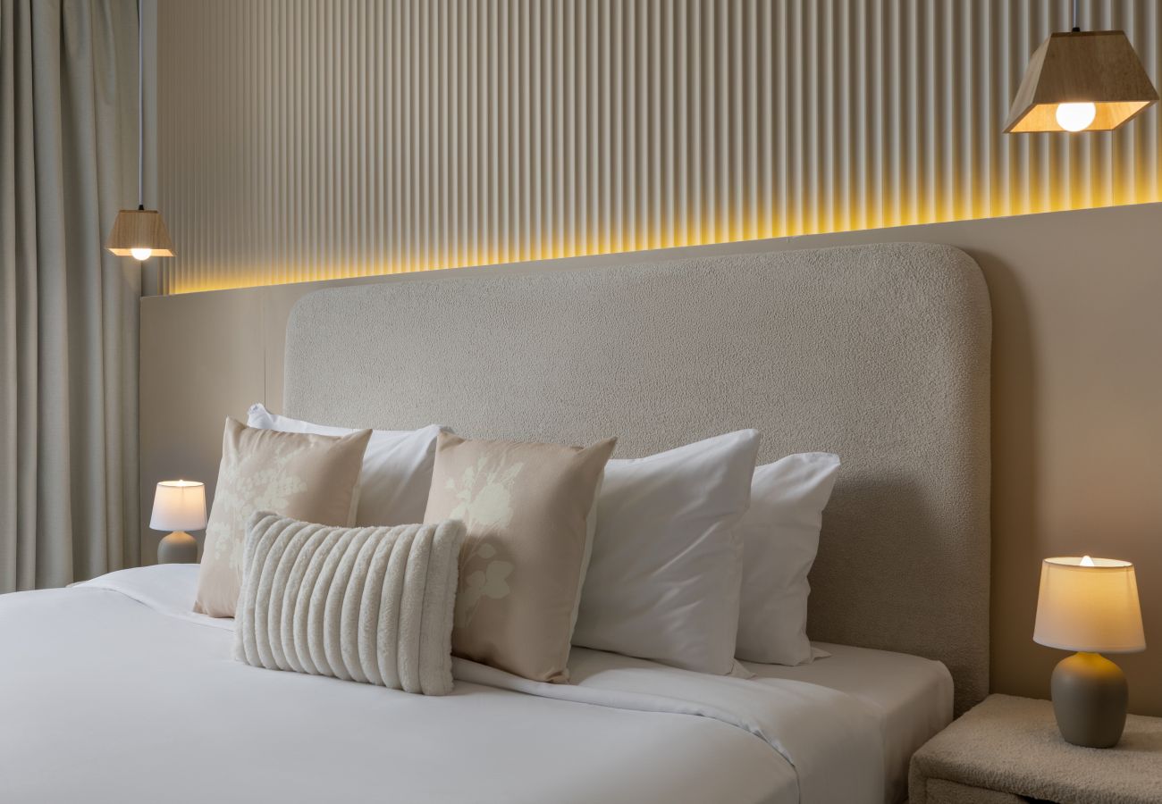 Apartment in Dubai - Sky-High Elegance w/ Unrivaled Burj Khalifa Views