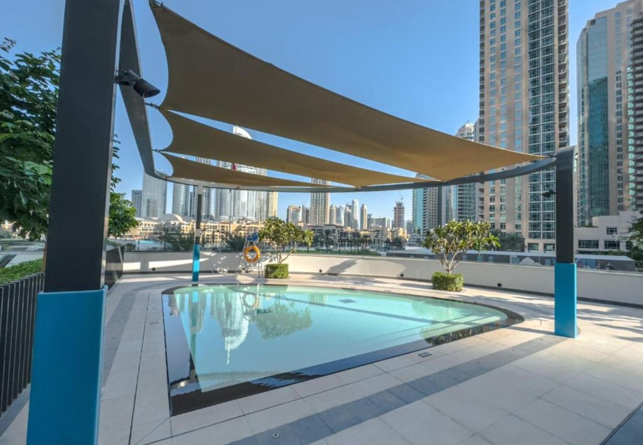 Apartment in Dubai - Sky-High Elegance w/ Unrivaled Burj Khalifa Views