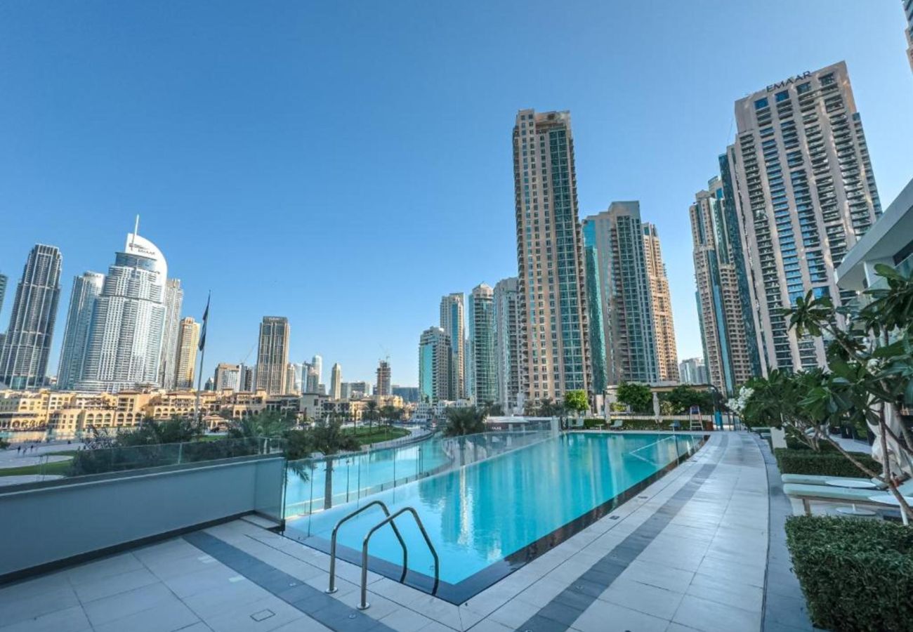 Apartment in Dubai - Sky-High Elegance w/ Unrivaled Burj Khalifa Views