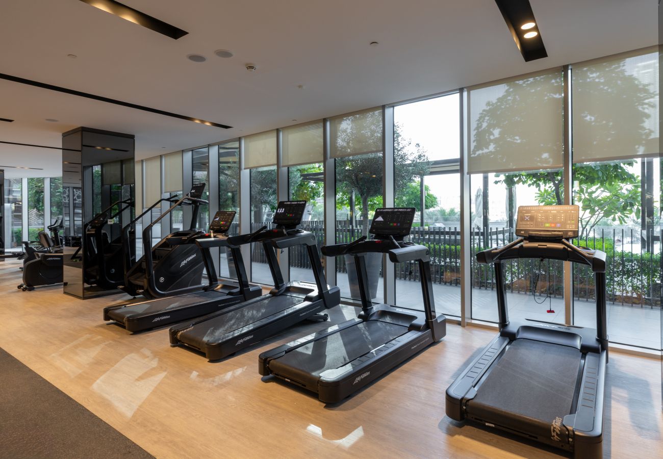 Apartment in Dubai - Sky-High Elegance w/ Unrivaled Burj Khalifa Views