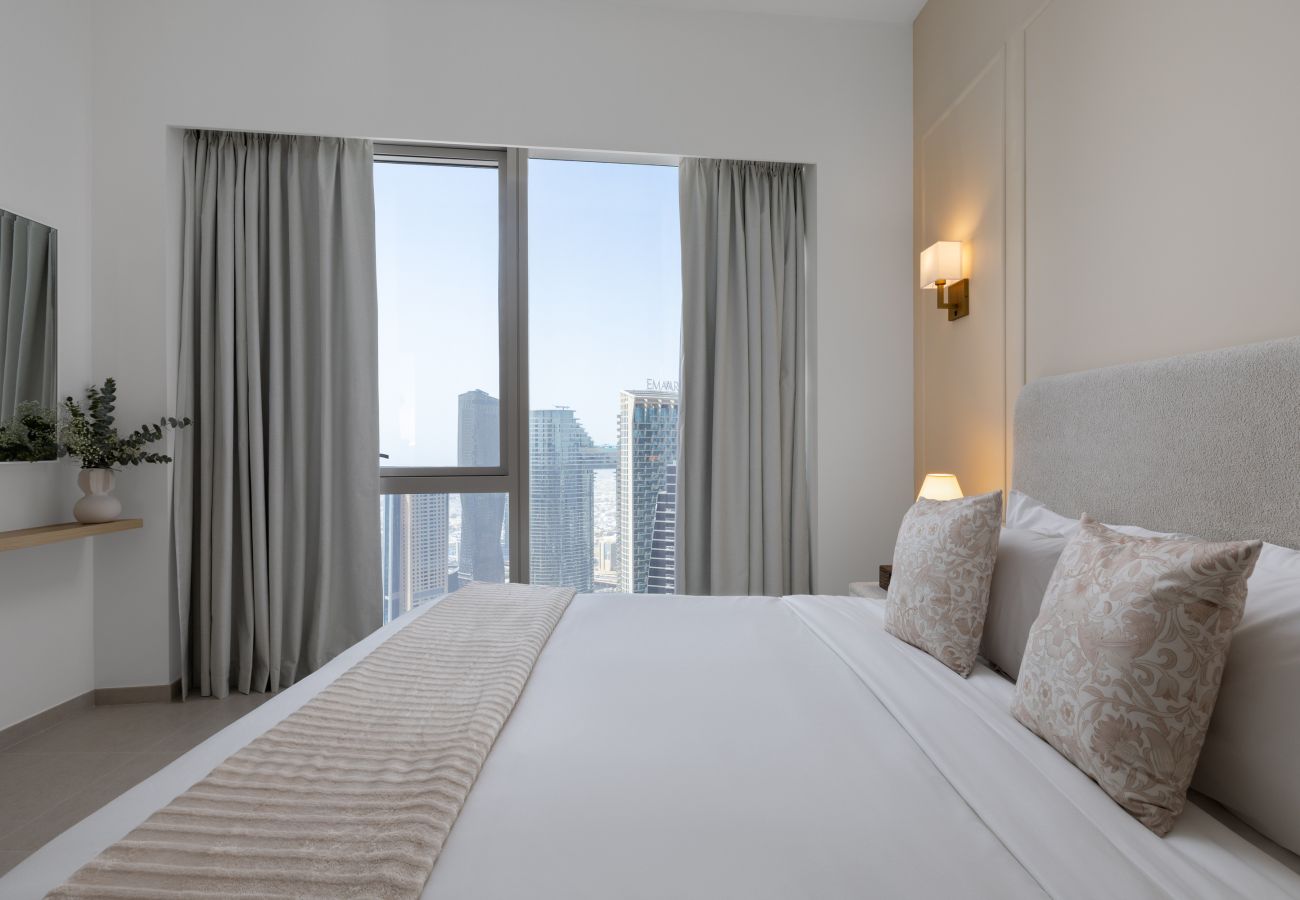 Apartment in Dubai - Sky-High Elegance w/ Unrivaled Burj Khalifa Views