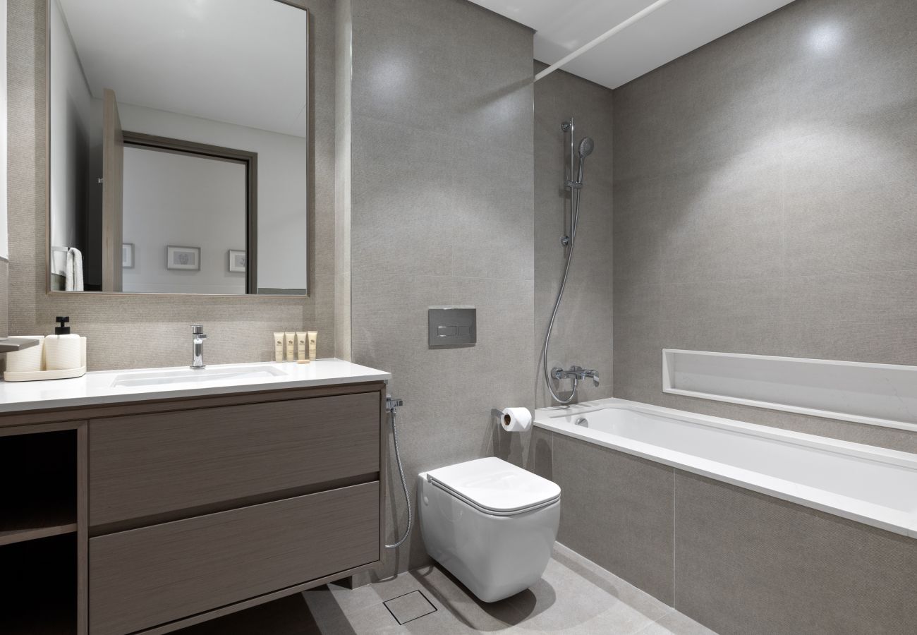 Apartment in Dubai - Sky-High Elegance w/ Unrivaled Burj Khalifa Views